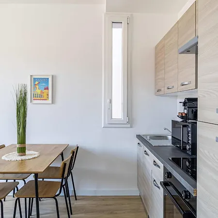 Apartamento Le Merle Au Calme En Centre-ville, Position Strategique Proche Du Palais, Plages Et Commerces