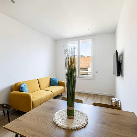 Apartamento Le Merle Au Calme En Centre-ville, Position Strategique Proche Du Palais, Plages Et Commerces *