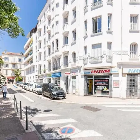 Apartamento Le Merle Au Calme En Centre-ville, Position Strategique Proche Du Palais, Plages Et Commerces *